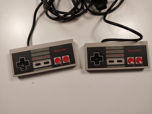 Nintendo Entertainment System NES Console Lot 2 Controllers, Cables - Picture 8 of 9
