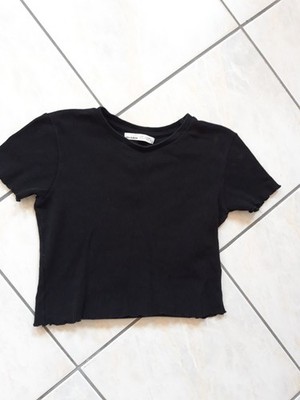 schwarzes bauchfreies Shirt mit kurzem Arm in Größe M  von Pull & Bear