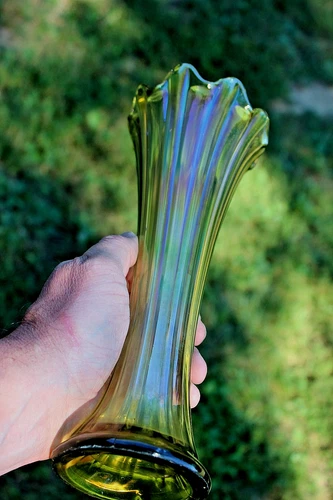 ANTIQUE NORTHWOOD THIN RIB CARNIVAL GLASS VASE - RUSSET GREEN