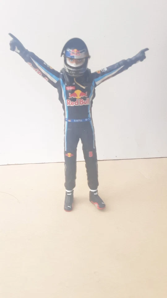 1:18 Sebastian Vettel Figur Red Bull Racing #5 1/18 formula one Champion F1 - Bild 4 von 4