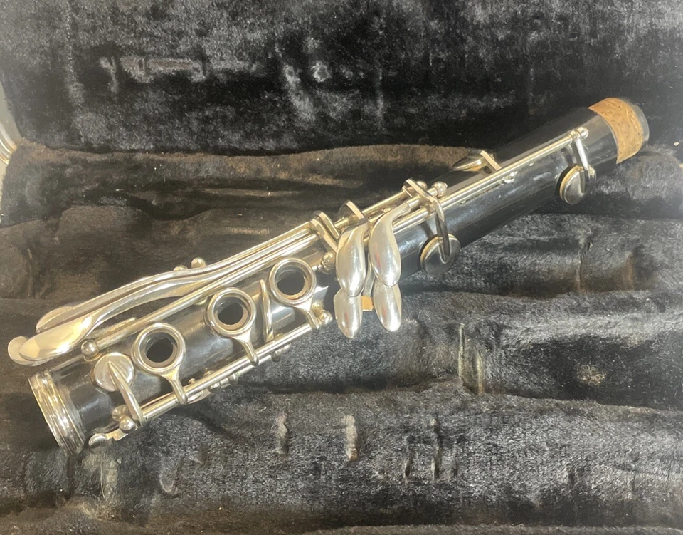Clarinete Bundy vintage con estuche, 2 boquillas PRUEBA/FUNCIONA MUY BIEN PROF. LIMPIADO/FIJADO Foto 4 de 4