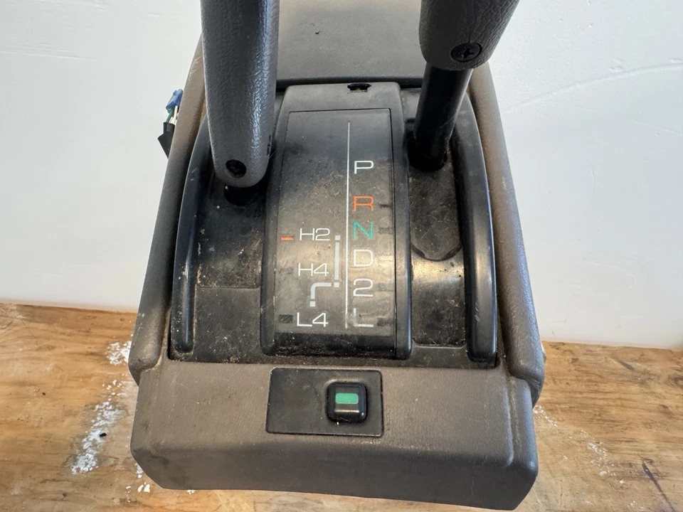 1990-1995 TOYOTA 4RUNNER AUTOMATIC 4WD FLOOR SHIFTER ASSEMBLY UNIT OEM - Image 3 of 4