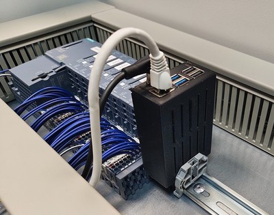 Industriegehäuse für Raspberry Pi 5 mit Netzteil, Hutschiene, M8 Anschluss