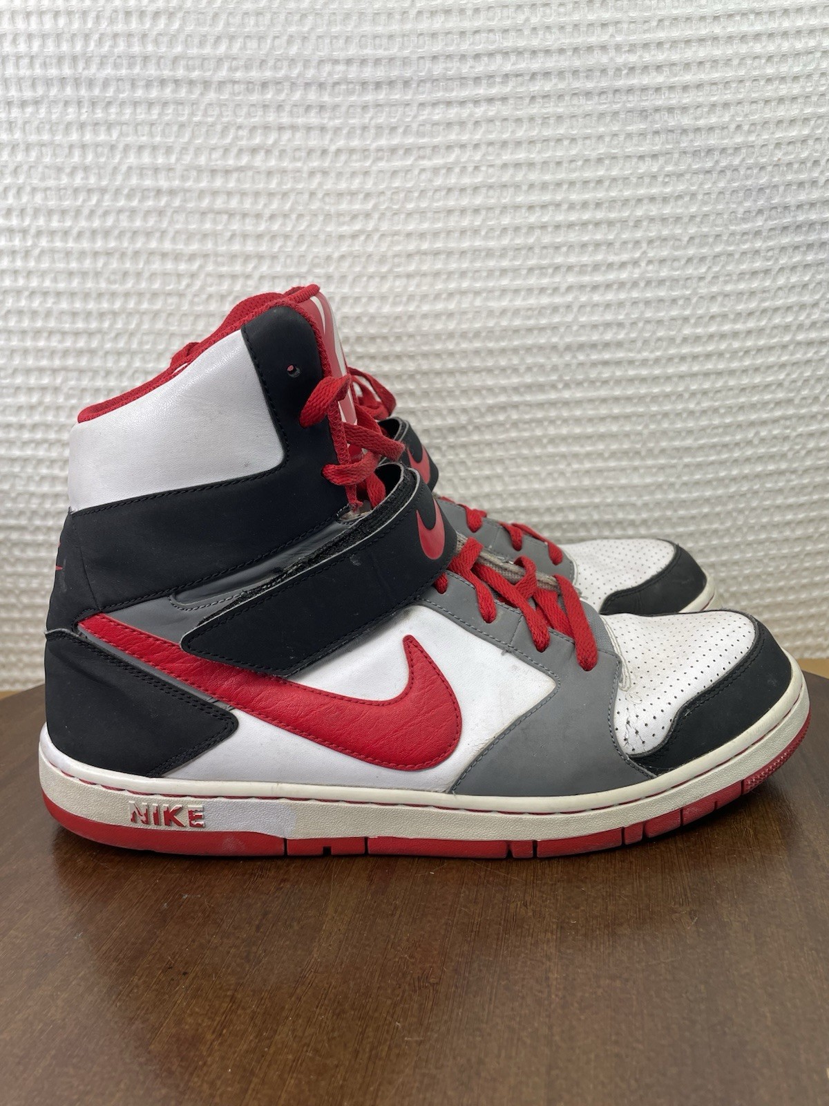 SAOLA Scarpe da basket Nike Super High bianche University rosse da uomo taglia 11 5 RARA