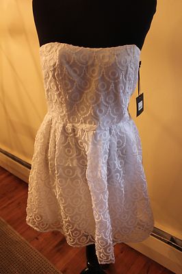JACK BB DAKOTA WHITE DRESS STRAPLESS EMBROIDERED WEDDING TEA PARTY SIZE  NWT