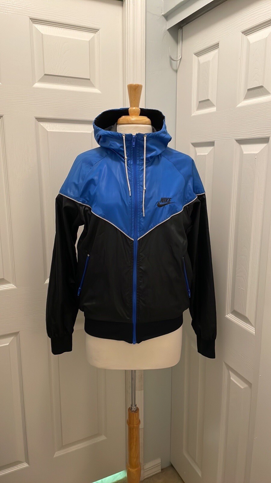 Vintage Nike Sportswear Old school Windrunner Black/B… Gem