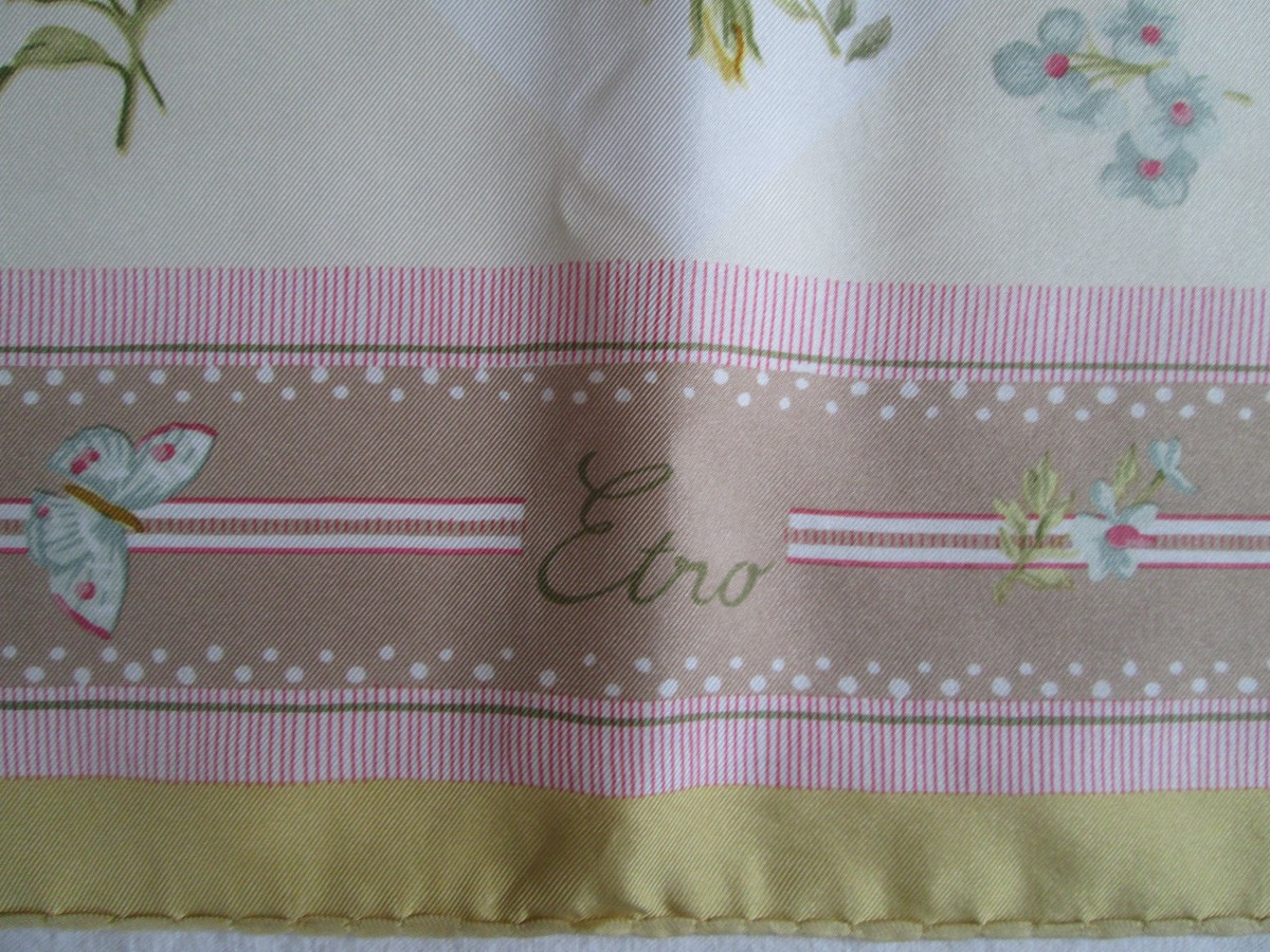 Foulard Vintage ETRO 100% Soie - Grand Modèle - Couleur Jaune - Occasion Très Bon état