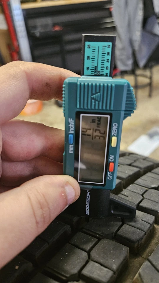 GoodYear Wrangler Fortitude HT LT225/75R16 E 14/32" Tread Depth Foto 3 de 4