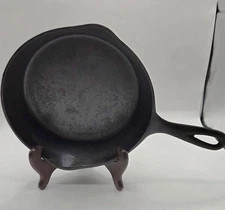 Restored Chicago Hardware Foundry CHF #5 Cast Iron 8" Skillet Favorite Cook Ware