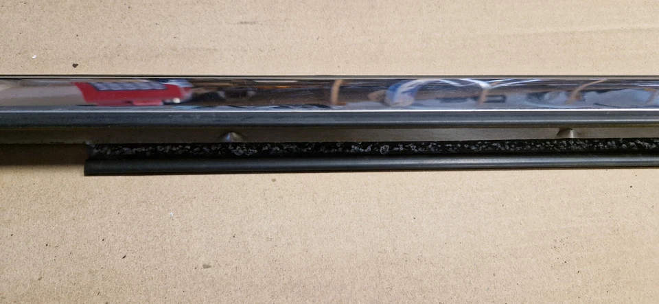 Lincoln Navigator 2007-2014 moldura de puerta delantera derecha derecha moldura de tira climática Foto 3 de 4