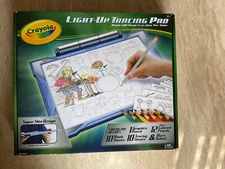 Crayola Light-up Tracing Pad super slim design Blue Design Templates 6+