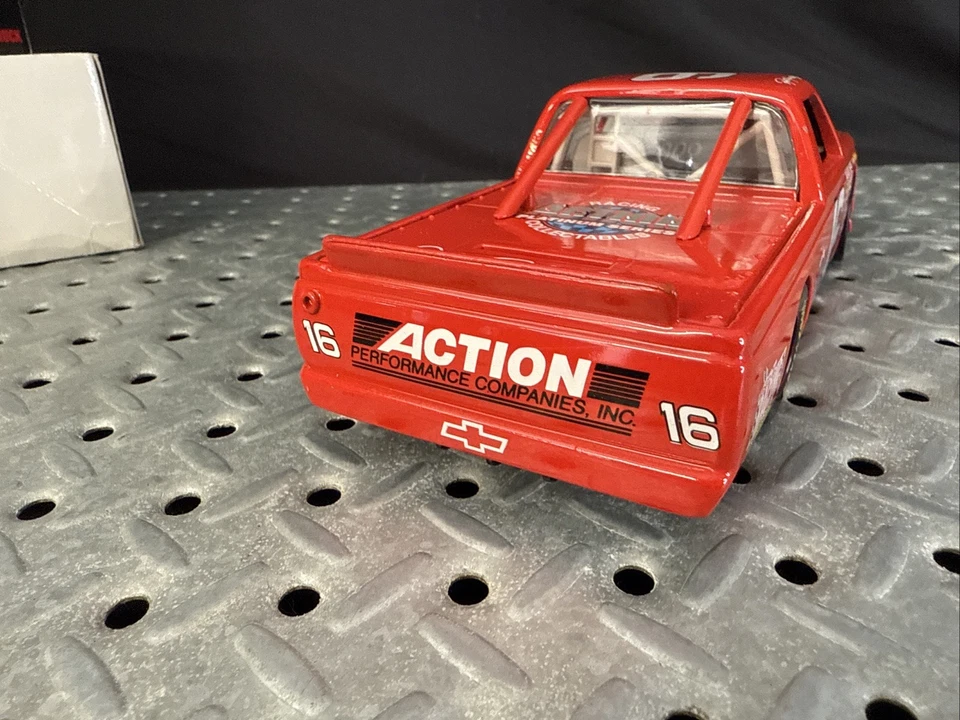 Racing Collectibles Club 1995 Ron Hornaday Jr. Bank 1/6004 (damaged box) - Image 3 of 4