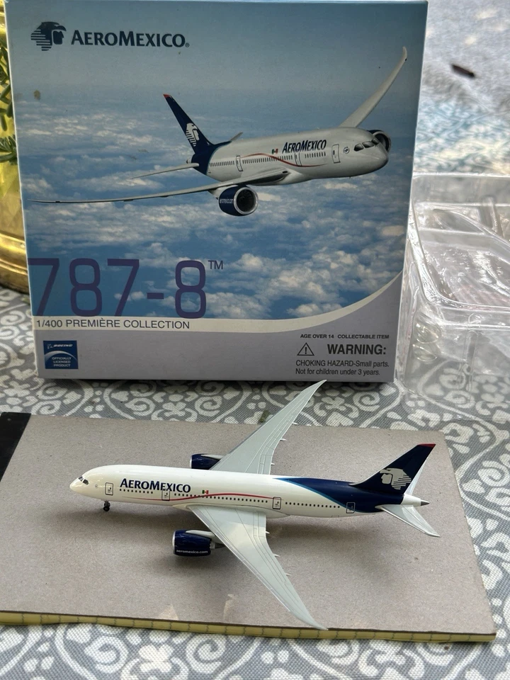 Модель самолета Aeromexico 787-8 Dragon Wings масштаб 1:400 - Изображение 4 из 4
