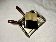 Elegant RAMASSE MIETTES , pelle et balayette en metal argenté