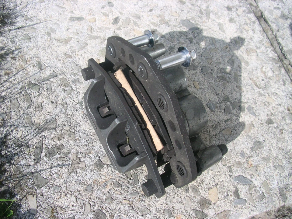 Bremssattel Bremszange vorn front brake caliper Kawasaki ER-5 ER500A 1997 - 2000 - Bild 3 von 3