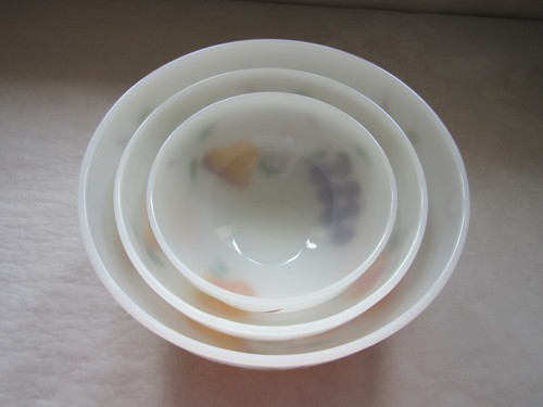 Fire King Gay Fad Fruit Mixing Bowl Set - Picture 4 of 12