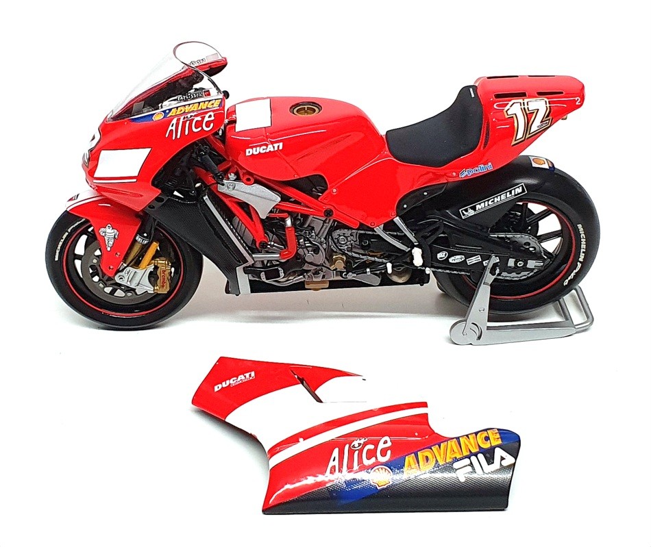 Minichamps 1/12 Scale 122 040012 - Ducati Desmosedici Troy Bayliss