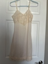 Vintage JCPenney  s Gaymode Women  s full slip nude color 32