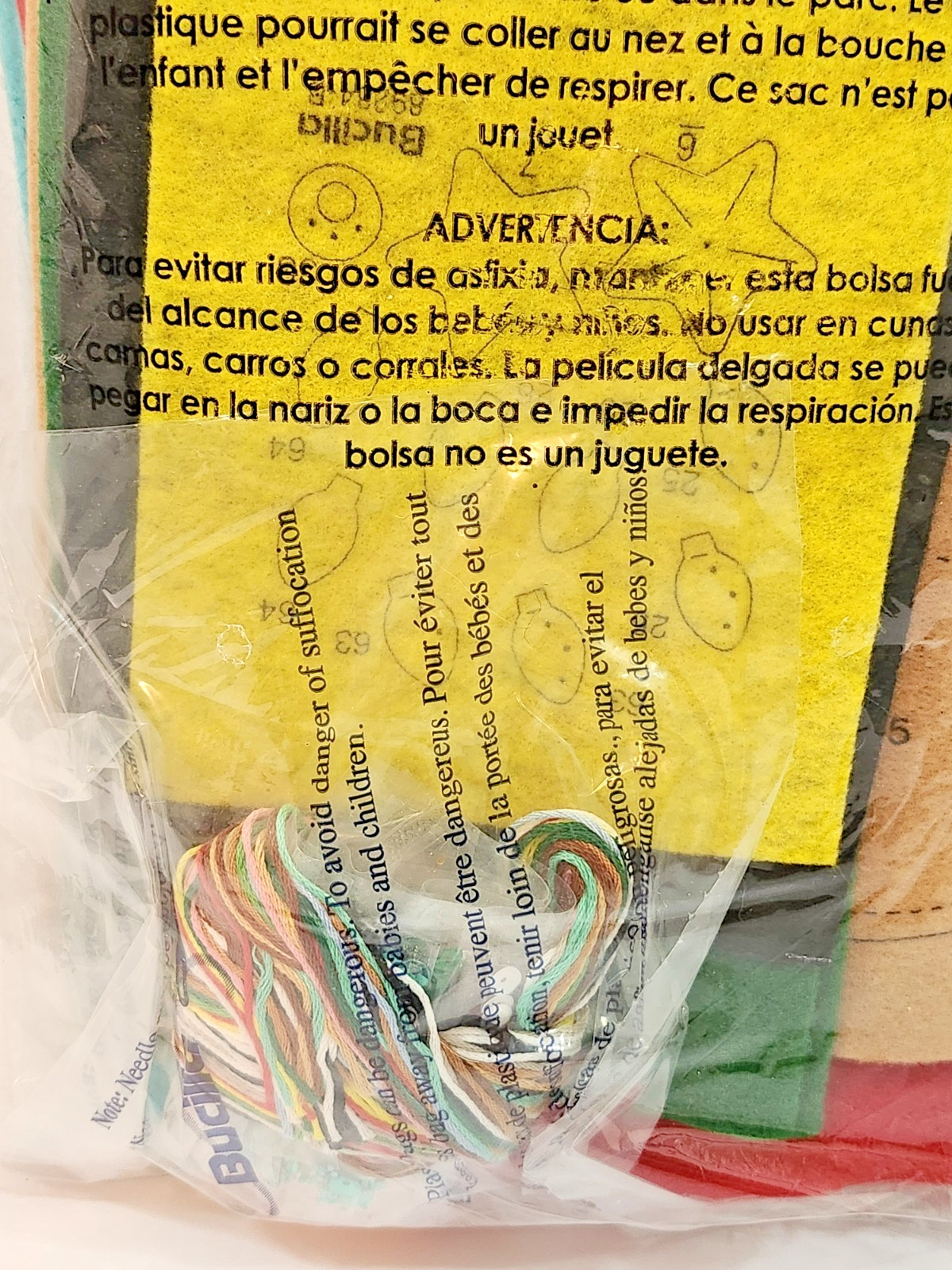 DIY Bucilla Christmas Dogs Felt Wreath Kit 89284E Puppies Bulldog Pug NEW Sealed