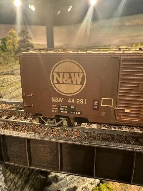 HO Kadee 40' Norfolk Western Used Orig Box Custom Weathered - Image 3 of 3