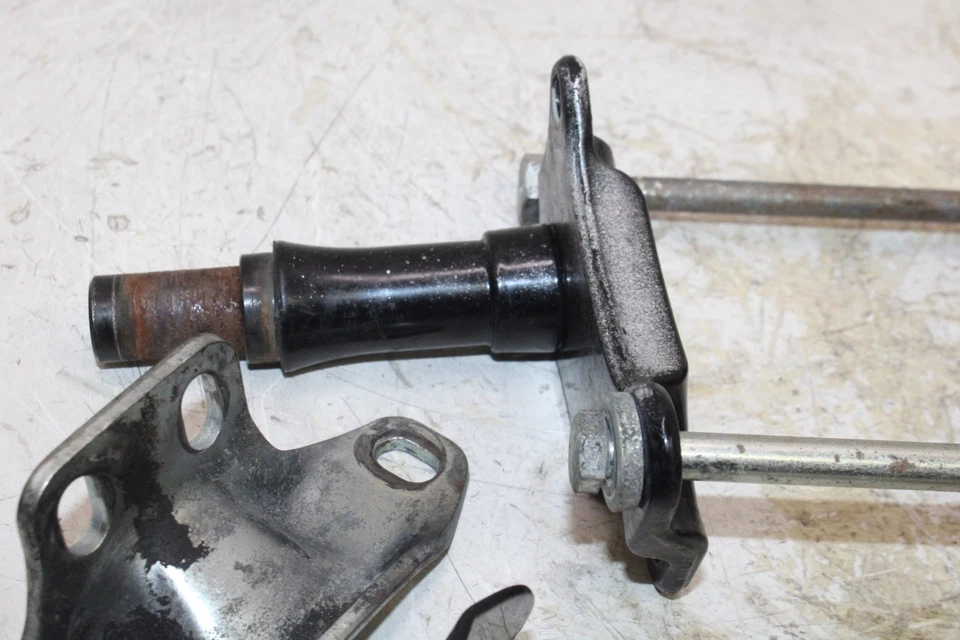 Harley-Davidson Sportster 883 2002 personalizado XL883C FABRICANTE DE EQUIPOS ORIGINALES CONJUNTO DE PARES DE MONTAJE DE SOPORTE MIXTO Foto 3 de 4