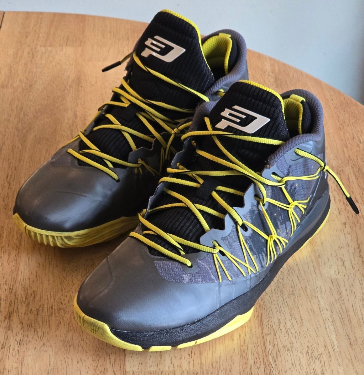 Size Jordan AE Dark Grey Vibrant FLY!