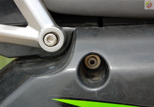 Kawasaki KLR650 2008 y posteriores kit de tornillos de acero inoxidable con 167 sujetadores - Imagen 9 de 12