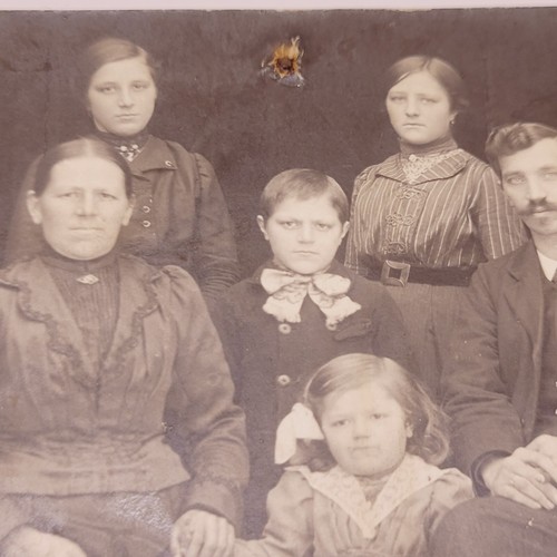Victorian Family Portrait Photo Cabinet Postcard Early 20th Century Photograph - Picture 8 of 14