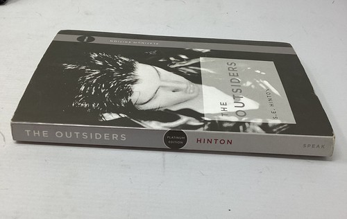 The Outsiders by S. E. Hinton (2006, UK-B Format Paperback) - Picture 3 of 5