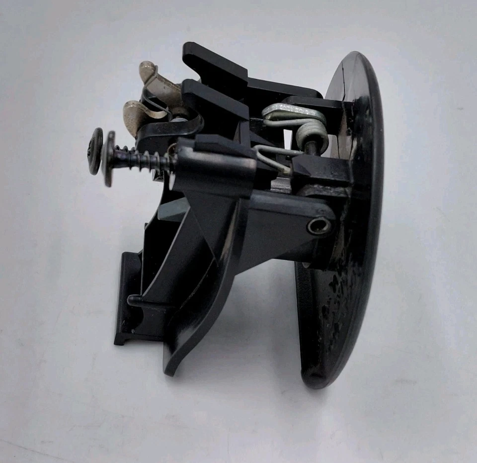 Pontiac Grand Prix 2004-2008 guantera compartimento pestillo OEM negro sin llave Foto 3 de 4