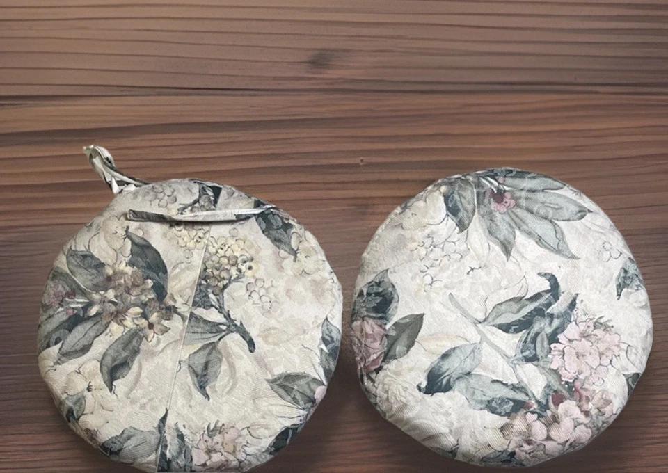 Round Chair Cushion with Ties — Vintage Rose Garden floral Lot Of 2 - Image 4 of 4