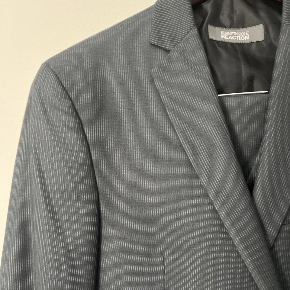 Men’s Suit Size 38R Pants 31W Kenneth Cole Reaction 3PC Green Stripe Suit - Image 4 of 4