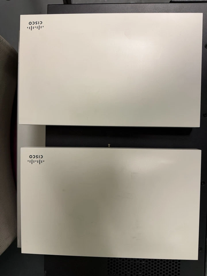 Lote Router e Interruptor PoE CISCO MERAKI CRESTRON PARA REPUESTOS, NO PROBADO Foto 3 de 4