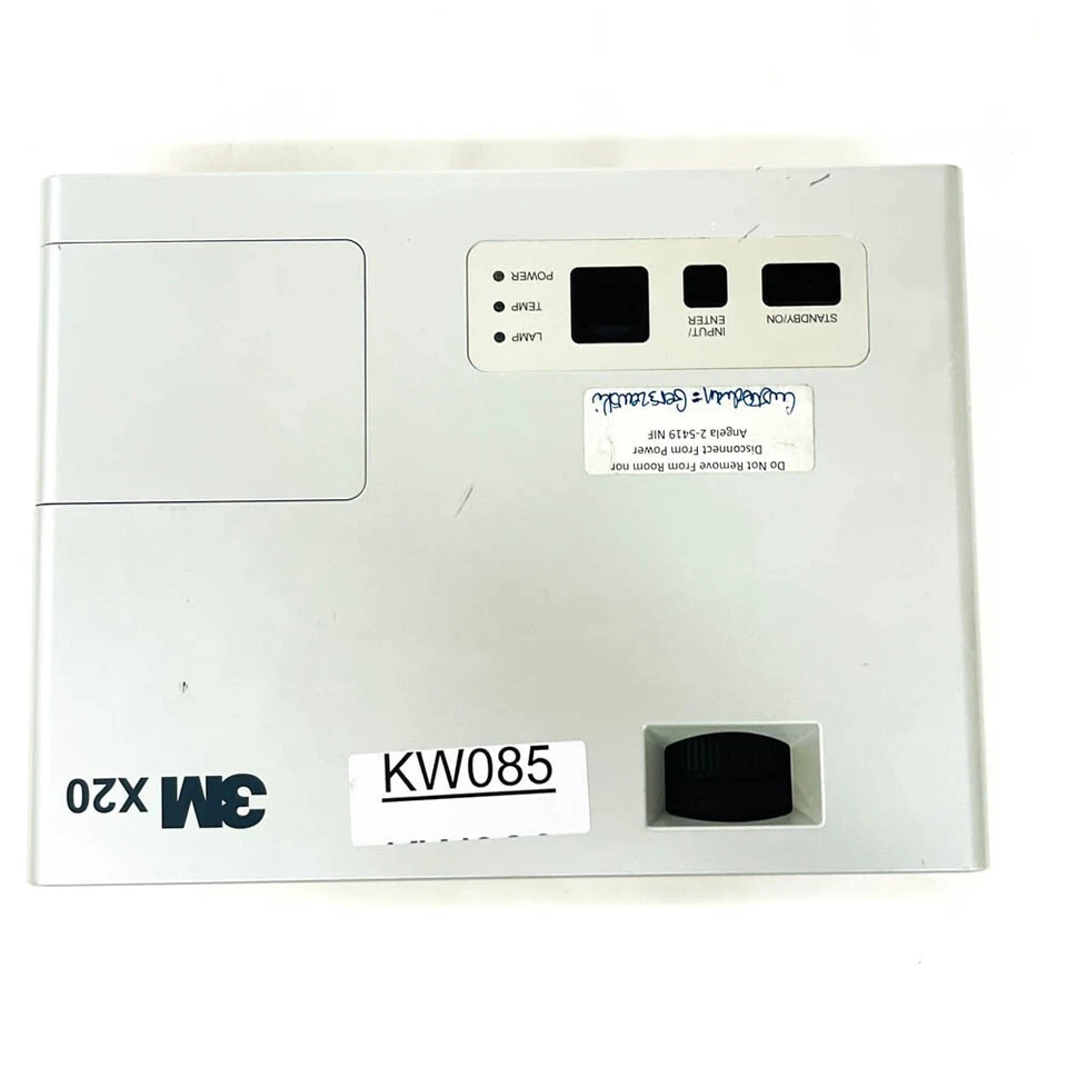 3M X20 Portable 3LCD Projector XGA 1024x768 px 2000 lumens w/o Remote - Image 3 of 4