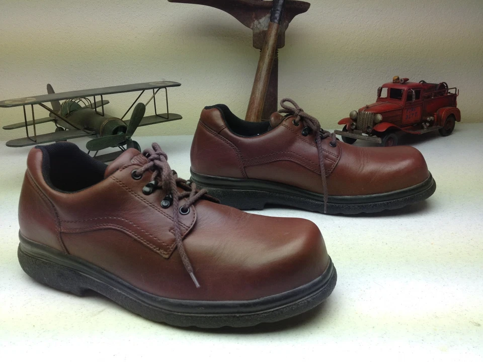 ZAPATOS DE TRABAJO VINTAGE RED WING HECHOS EN EE. UU. CUERO MARRÓN PUNTERA DE ACERO RESISTENTE AL ACEITE 13D Foto 2 de 4