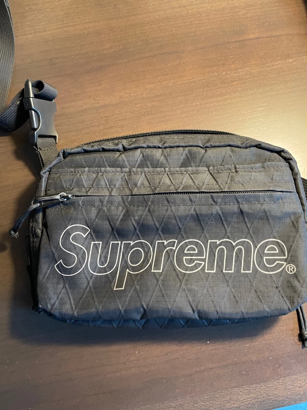 Sac bandoulière Supreme FW18 noir taille unique 100% authentique ! Département Galerie