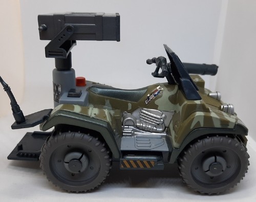 2 figuras de acción Hasbro GI Joe vehículo todo terreno asalto cuádruple 2002 LOTE probado/funciona - Imagen 3 de 16