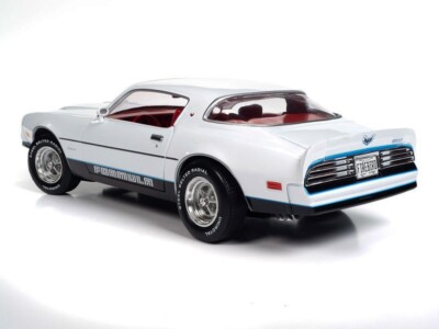 AUTOWORLD AMM1318 1:18 1977 PONTIAC FIREBIRD FORMULA (CAMEO WHITE