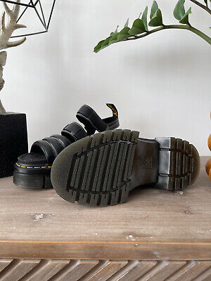 Dr MARTENS Ricki Platform SANDALS 3 strap quilted lux Black Dr MARTENS Ricki Platform SANDALS 3 strap quilted lux Black