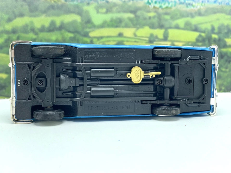 1:24 Liberty Classics 1957 Ford Police Courier Sedan Delevery Car Bank #58005 - Image 4 of 4