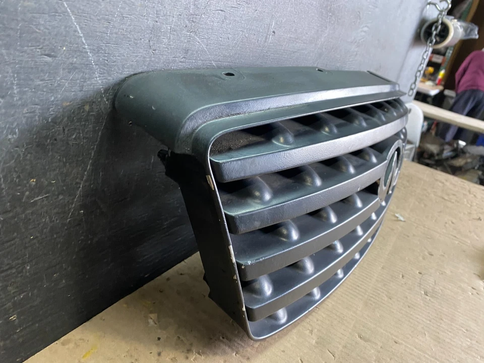 2003 2004 2005 Infiniti FX35 Grill Grille W/ Emblem Oem i7971 DG - Image 3 of 4