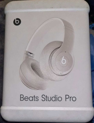 Beats by Dr. Dre Studio Pro Wireless Over-Ear ANC + Transparency, White