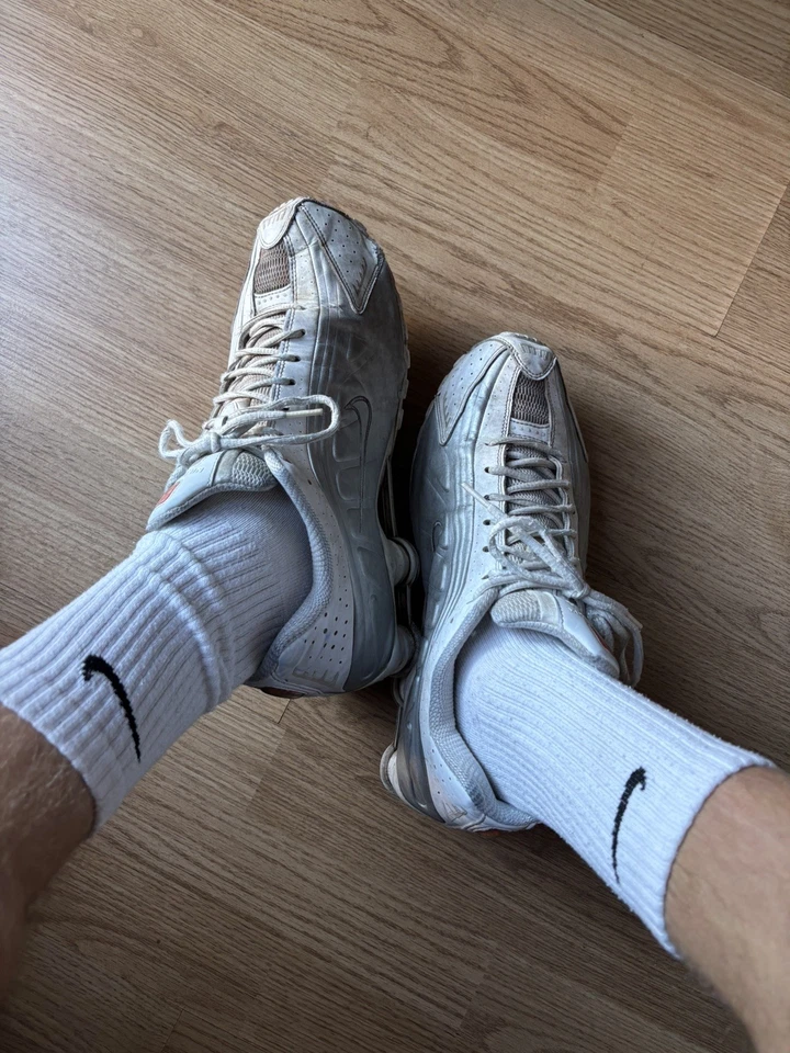 Viel gebrauchte & getragene Nike Shox R4 Weiß Silver Metallic 104265-131, Gr. 46 - Bild 2 von 4