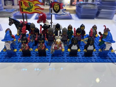 Vintage Lego Castle Minifigure And Knights Lot. 22 Figures. 2 Horses. Rare
