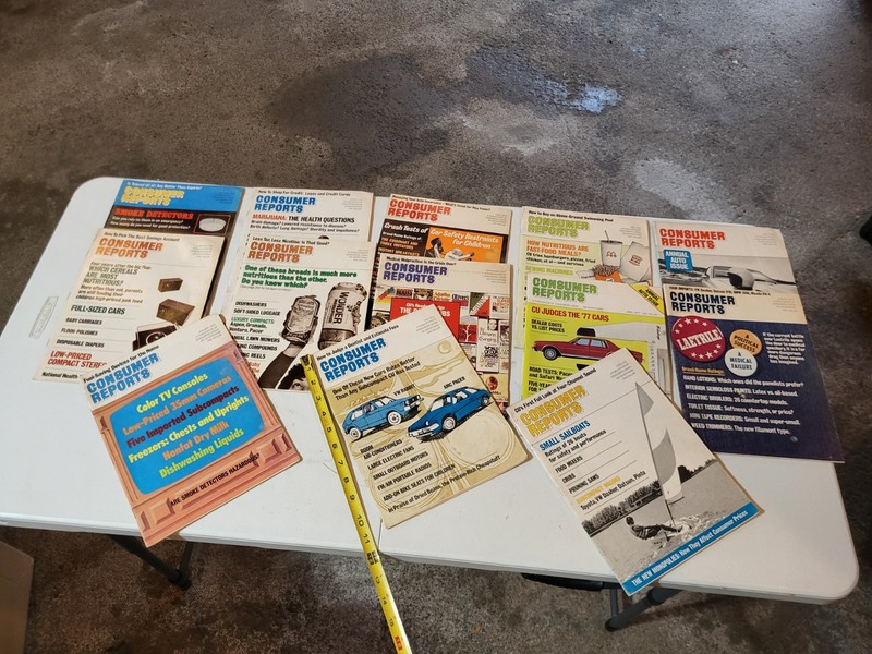 Mixed lot of 1970s Consumer Reports magazines
