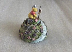 Lenox-Disney-Winnie-The-Pooh-SMOOTH-SAILING-Mini-Figurine-2004-Collectible-RARE
