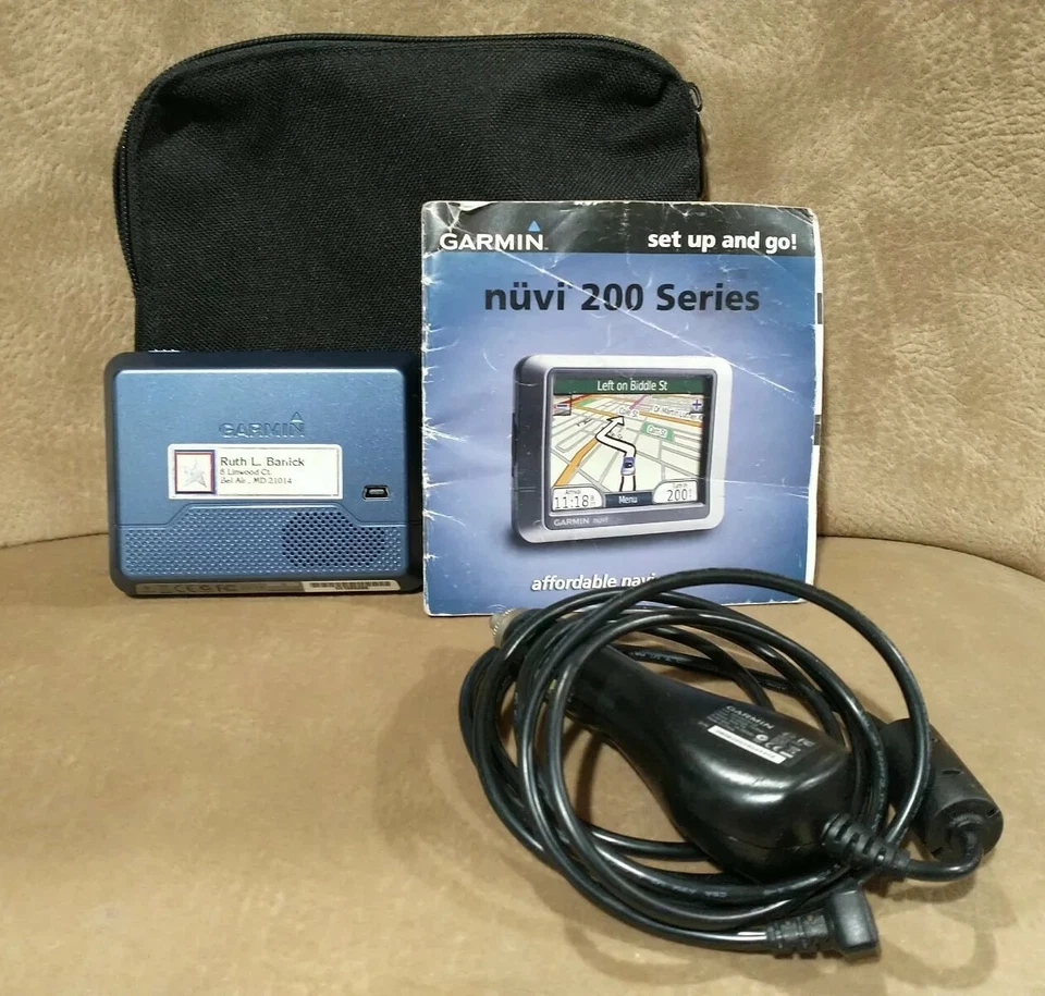 Garmin Nuvi 200W Series Navigation System Bundle Car Charger manual and Case - Image 3 of 4