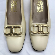 Vtg Salvatore Ferragamo Almond Pumps Heels Sz 8.5AA Narrow Equestrian bit accent