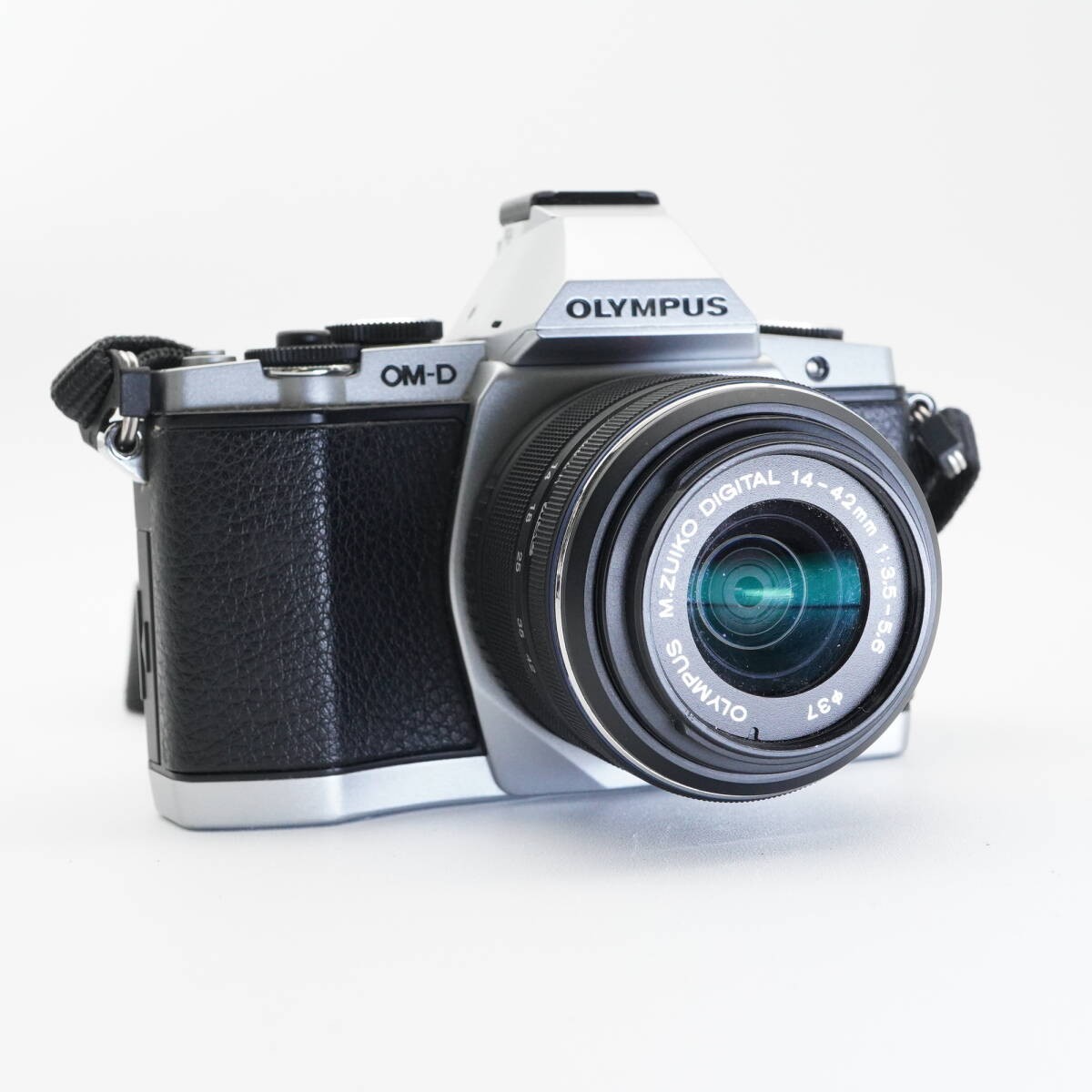 ☆美品☆ OLYMPUS OM-D E-M5 14-42mm ＃404 OLYMPUS OM-D E-M5 / M.ZUIKO 14-42mm F3.5-5.6 II R / M.ZUIKO 40