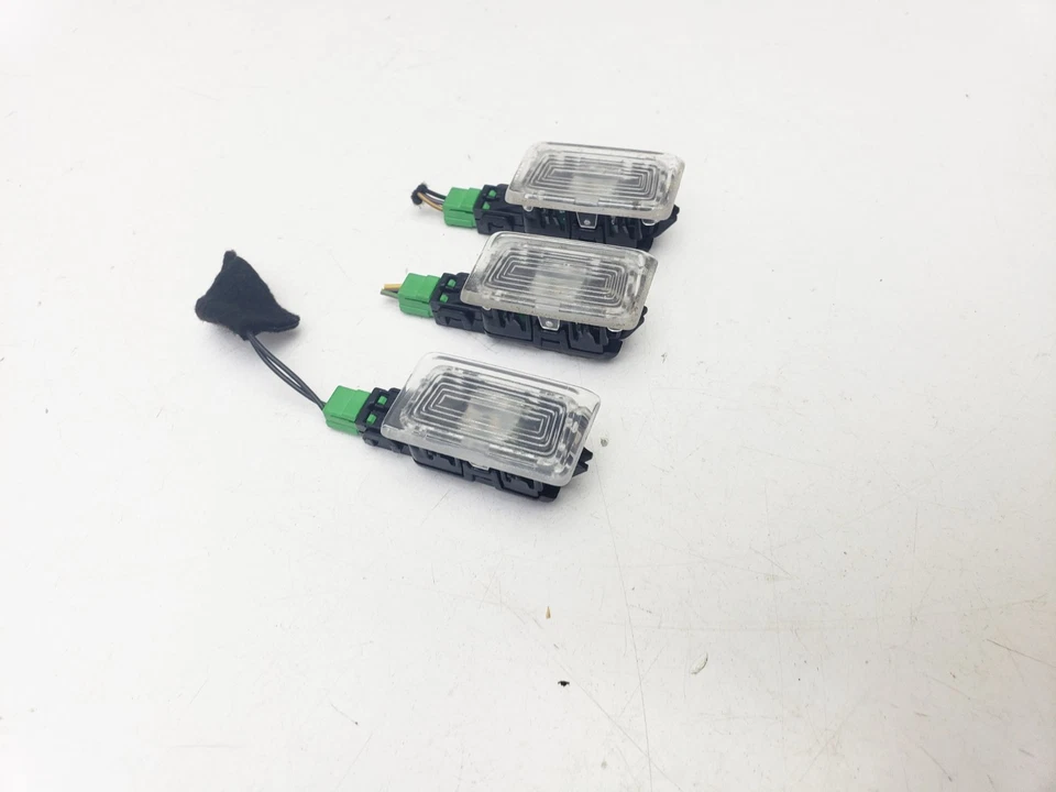 LUZ DE LECTURA INTERIOR VOLVO V40 2017 1286317 1 PIEZA Foto 3 de 4